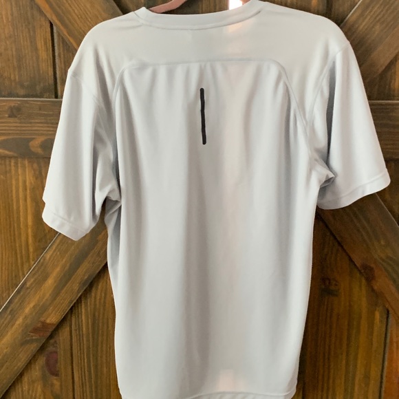 Oakley Performance fit T shirt - Picture 2 of 2